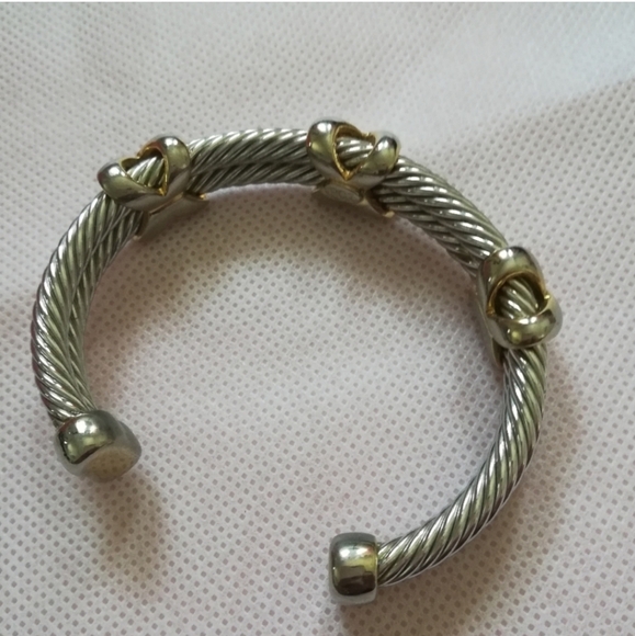 🔴 Cable Cuff Bracelet with Criss Cross Accent - Picture 2 of 5